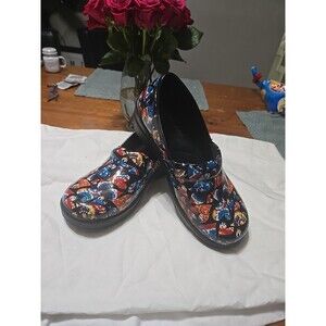 Easy Street Size 8W Slip Resistant Non Marking Colorful Tiffany Clogs Hearts